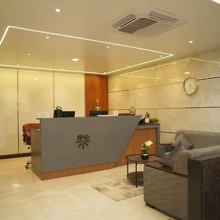 ホテル Sri Ambal Grand Virudunagar エクステリア 写真