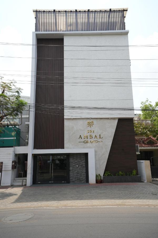 ホテル Sri Ambal Grand Virudunagar エクステリア 写真