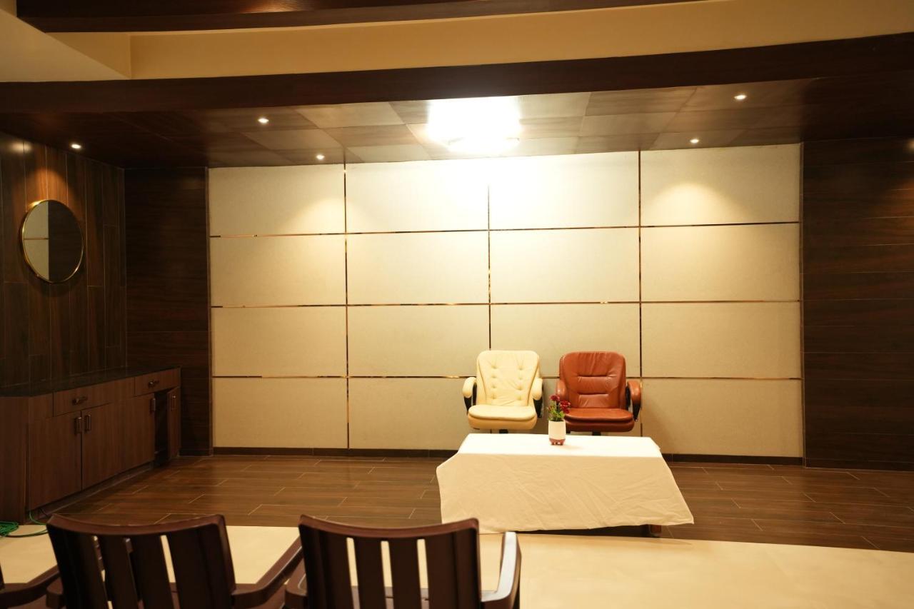 ホテル Sri Ambal Grand Virudunagar エクステリア 写真