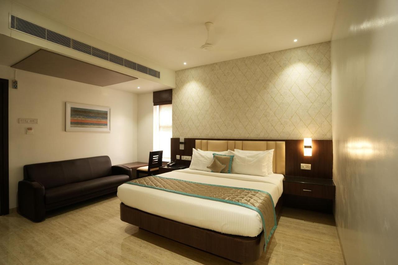 ホテル Sri Ambal Grand Virudunagar エクステリア 写真
